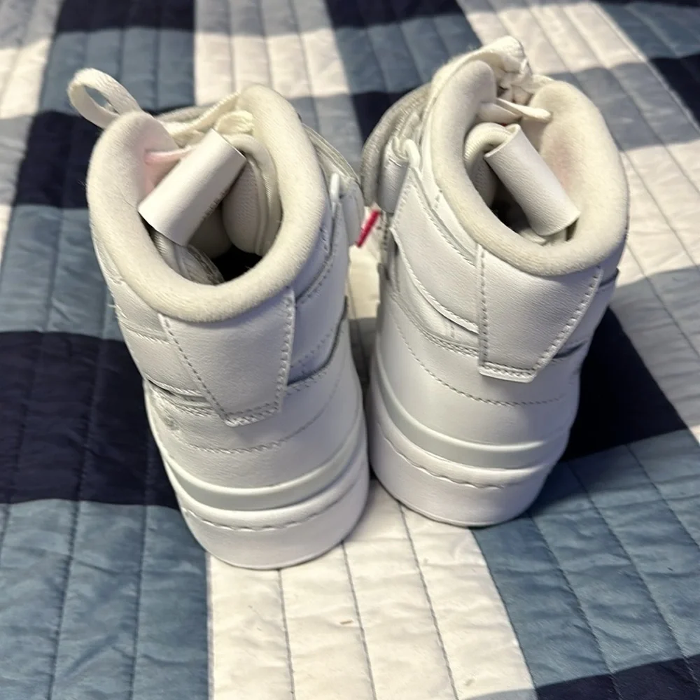 womens leather adidas shoes sz 8